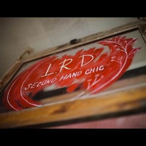 Meet your Posher, Little red door